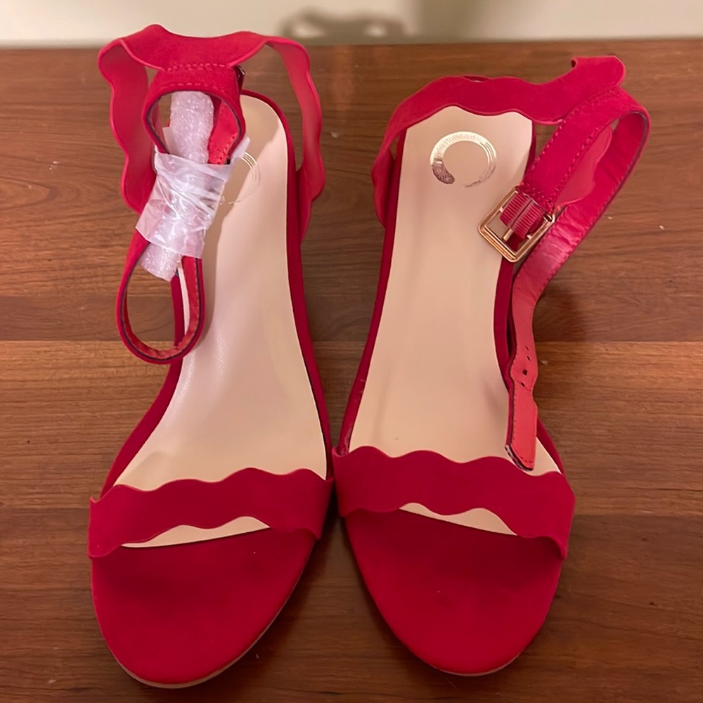 Journee LOUCIA WEDGE SANDAL red suede ankle strap size 6 three inch heel NWT NIB